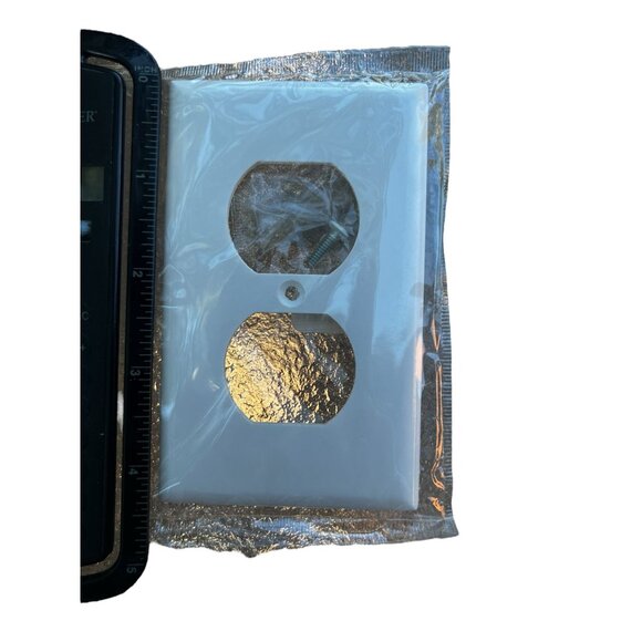 Cooper White Duplex Outlet Wall Plate Single Gang - Picture 4 of 4